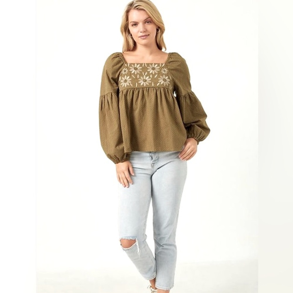 5/$20 Hayden Darling Daisy Embroidered Top S